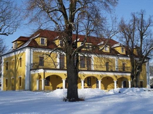 Kastiel Lucivna Hotel Exterior photo