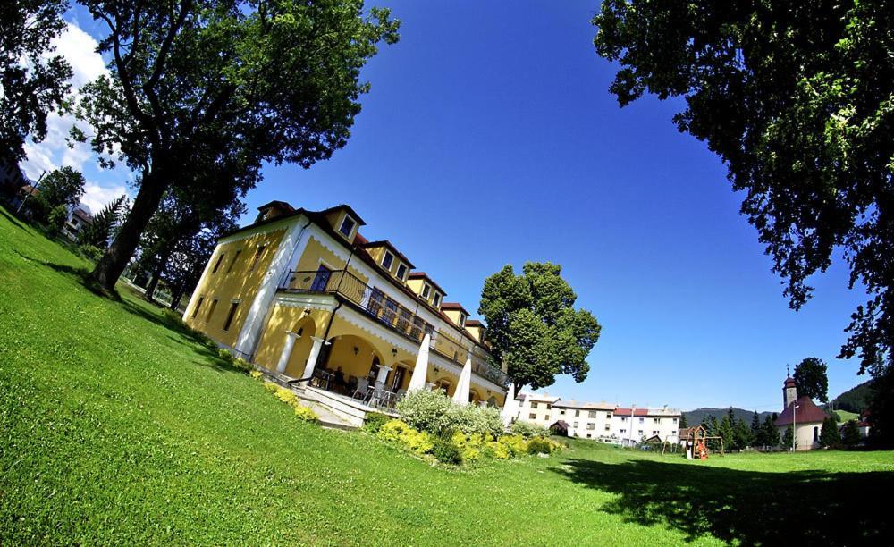 Kastiel Lucivna Hotel Exterior photo